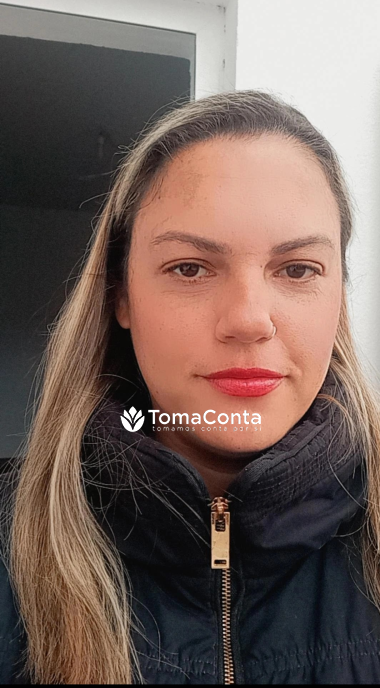 Auxiliar de enfermagem/ cuidadora de idosos