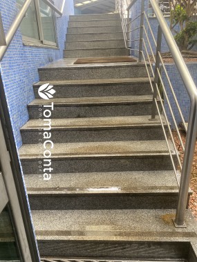 Serviços de limpeza e engomadoria